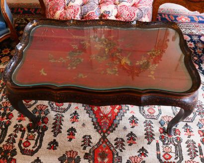 null COFFEE TABLE WITH REMOVABLE TRAY

XXTH CENTURY

In lacquered wood, the tray...