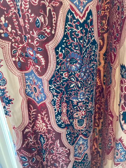 null Set of three pairs of paisley curtains, approx. 3m x 2m 

Stains and wear

Lot...