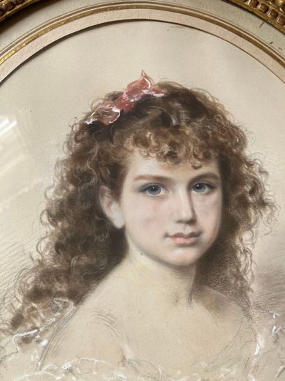 null ECOLE DU XIXÈME SIÈCLE

Portrait de jeune fille

Pastel ovale signé SEGUINS...