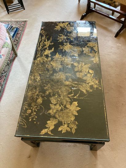 null COFFEE TABLE IN THE TASTE OF CHINA

XXTH CENTURY

In black lacquered wood with...