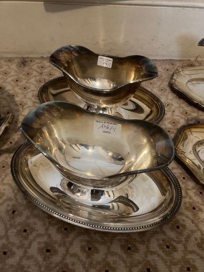 null Metal lot with saucers and a bowl including Ercuis, Christofle...

Lot sold...