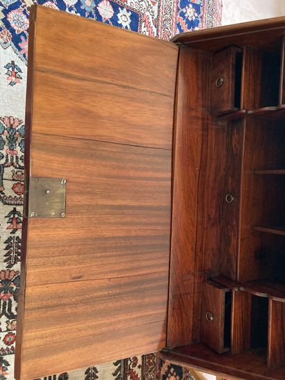 null SMALL SLOPE SECRETARY

ENGLAND, XIXTH CENTURY

In mahogany veneer, opening by...
