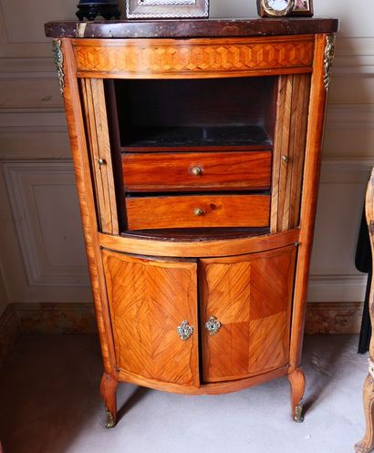 null STORAGE CABINET AT THE HEIGHT OF

TRANSITION STYLE

XIXTH CENTURY

Made of rosewood...