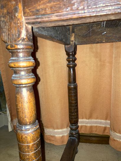 null Pedestal table with turned legs, H-shaped spacer, 

Louis XIII, partly period

H:...