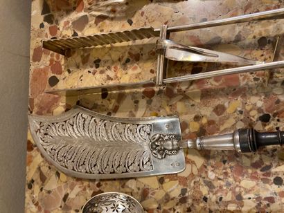 null 
SET OF SILVER and silver-plated cutlery




FRANCE, XXTH CENTURY




Various...