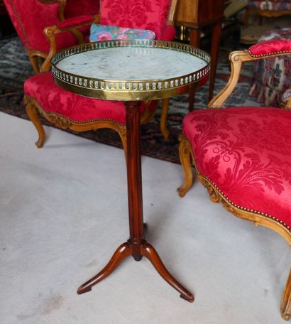 null LOUIS STYLE PEDESTAL TABLE XVI

XIXTH CENTURY

In mahogany, the fluted tripod...