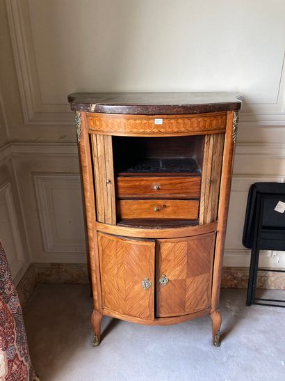 null STORAGE CABINET AT THE HEIGHT OF

TRANSITION STYLE

XIXTH CENTURY

Made of rosewood...