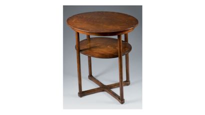  THONET 
Table en bois vernissé à double plateau ovale, quatre piètements cylindriques...