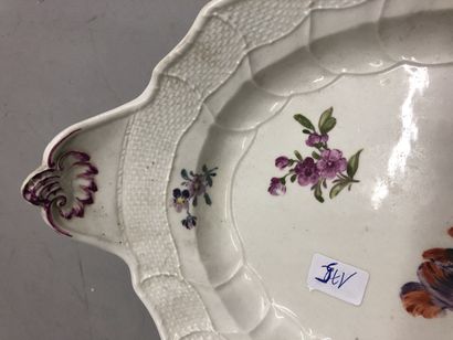 null Lot en céramique comprenant : 



MEISSEN Plat ovale à deux anses en porcelaine...