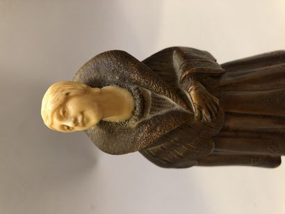 null Statuette Chryséléphantine

Hauteur : 19 cm 

En l'état