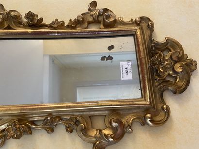 null 
Paire de miroirs d'applique en bois doré 




Travail italien 




Style XVIIIème...