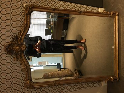 null Grand miroir feuilles d'acanthes 

142 x 90 cm 

Accidents et manques

Vendu...