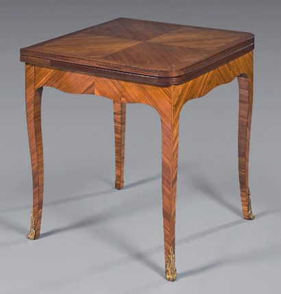 Playing table in quartefeuille or rosewood...