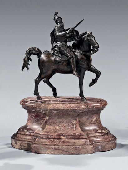 Ecole italienne du XVIIe siècle 
Statuette équestre d'un cavalier en armure
Bronze...