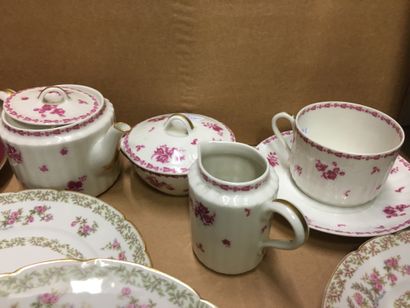 null Lot céramiques : tasse et sous-tasse en porcelaine de Saxe, tasse et sous-tasse...