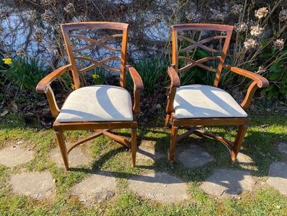 null 
Paire de fauteuils en bois naturel 20ème siècle

Garnitures en coton crème...