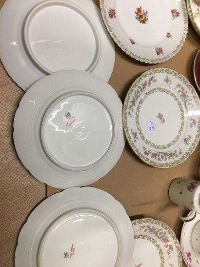 null Lot céramiques : tasse et sous-tasse en porcelaine de Saxe, tasse et sous-tasse...