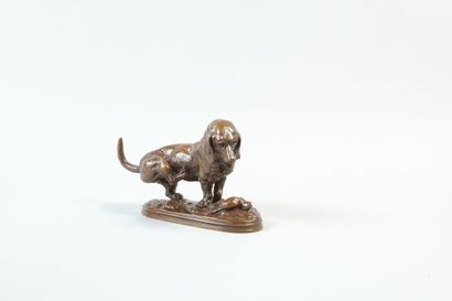 null 
Edouard Paul DELABRIERRE (1829 - 1912). Basset hound se grattant. Bronze à...