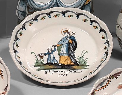 NEVERS Earthenware plate with contoured edge, with polychrome patronymic decoration...