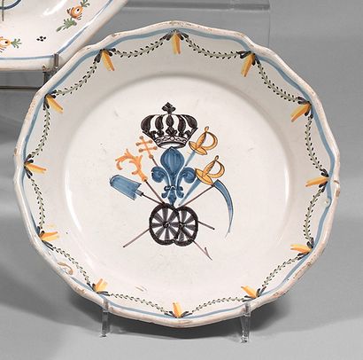NEVERS Rare earthenware plate with a contoured border, with polychrome decoration...