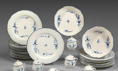 null Part of an 18th century Chantilly porcelain service
Marks in blue with a hunting...