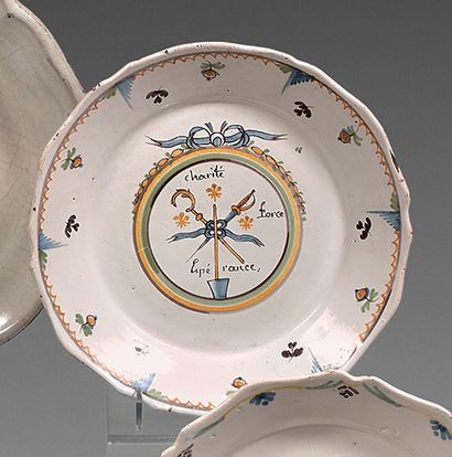 NEVERS Earthenware plate with a contoured border, with polychrome decoration of the...