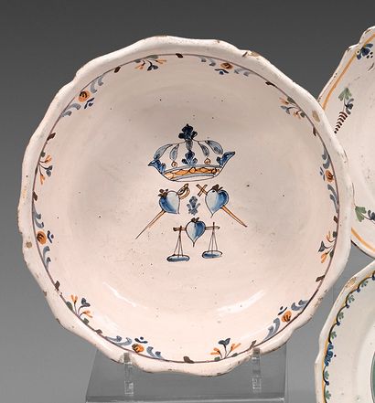 NEVERS Earthenware bowl with contoured edge, with polychrome decoration of three...