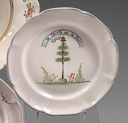WALI Earthenware plate with a contoured border with polychrome decoration of a tree...