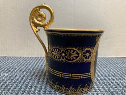 BERLIN Large jasmine cup and its saucer with blue background decorated in a large...