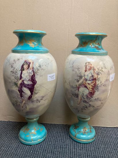 BORDEAUX - Albert Léon LEBARQUE (1853-1939) A pair of porcelain vases on pedestal...