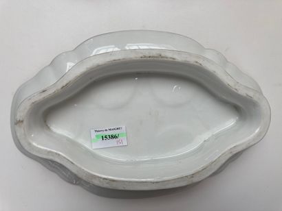 PARIS Tray on pedestal of oval shape with contoured edge and six small cream pots...