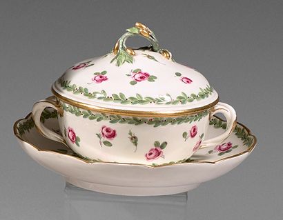 SÈVRES Covered broth bowl and its display stand in soft porcelain decorated with...