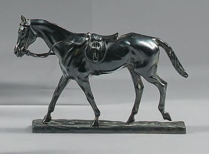 Gaston d'ILLIERS (1876-1932) 
Petit cheval ou pas ou Esméralda scellée
Bronze à patine...