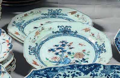 null Thirty Chinese porcelain plates, of octagonal contoured form, with blue underglaze...