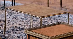 null Table basse à monture en bronze doré à l'imitation du bambou ; le plateau de...
