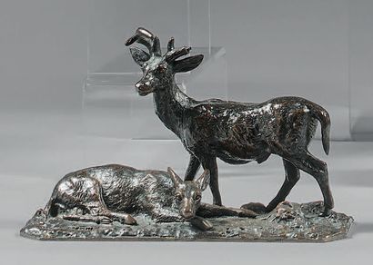 Christophe FRATIN (1801-1864) 
Cerf et biche
Bronze à patine brune nuancée.
Signé...