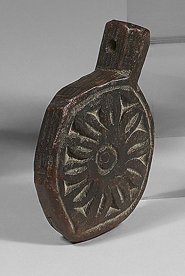 null Lot composed of a Poto (Congo) iron throwing weapon with wooden handle L: 56...