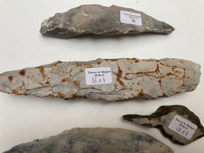 null Lot including a drill and three picks.
Grey flint.
Belgium, Spiennes, Neolithic...