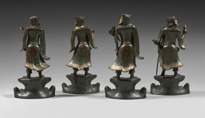 CHINE Ensemble de quatre statuettes en bronze à patine brune à traces de dorure de...