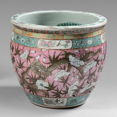 null Large Chinese porcelain fish bowl decorated with Pink Family enamels of a dragon...