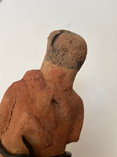 null Shaouabti inscribed on a ventral column. The arms and eyes are modelled.
Modelled...