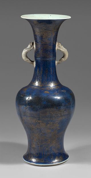 CHINE Grand vase de forme balustre en porcelaine à col étroit muni de deux anses...