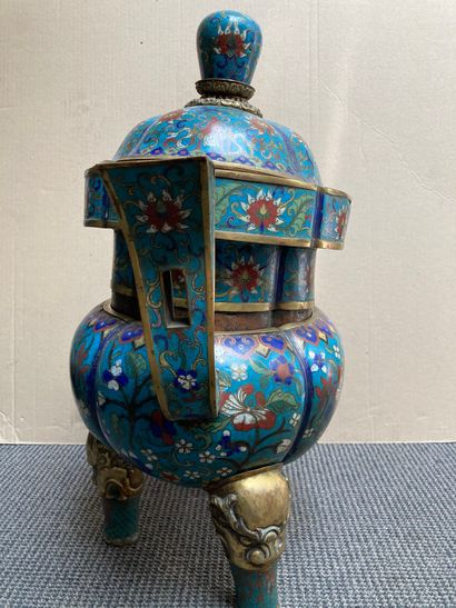 CHINE A bronze and cloisonné enamelled poly-lobed baluster incense burner, decorated...