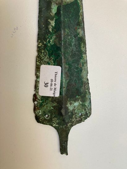  Dagger with triangular blade and curved tang. Copper alloy Cyprus (?), Late Bronze...