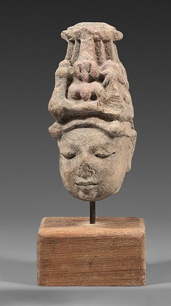 INDE Grey sandstone head of a female deity with a multi-tiered headdress.
Medieval...