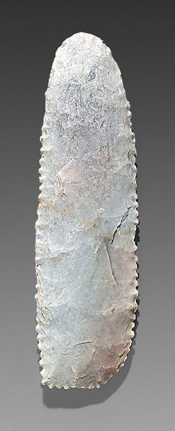  Rare tool on an axe base with three notched edges. Bluish grey jasper. Mali, Neolithic....