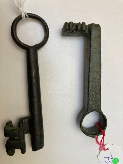 null Set of two keys, one Romanesque and one Gothic.
Iron and bronze (worn). France,...