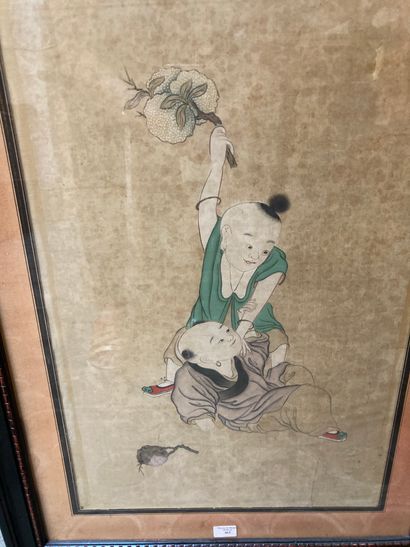 CHINE Polychrome ink on paper, two boys fighting with grenades.
Late 19th century.
Sight:...