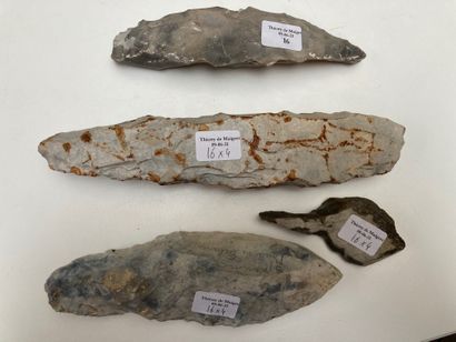 null Lot including a drill and three picks.
Grey flint.
Belgium, Spiennes, Neolithic...