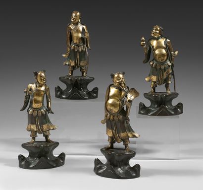 CHINE Ensemble de quatre statuettes en bronze à patine brune à traces de dorure de...
